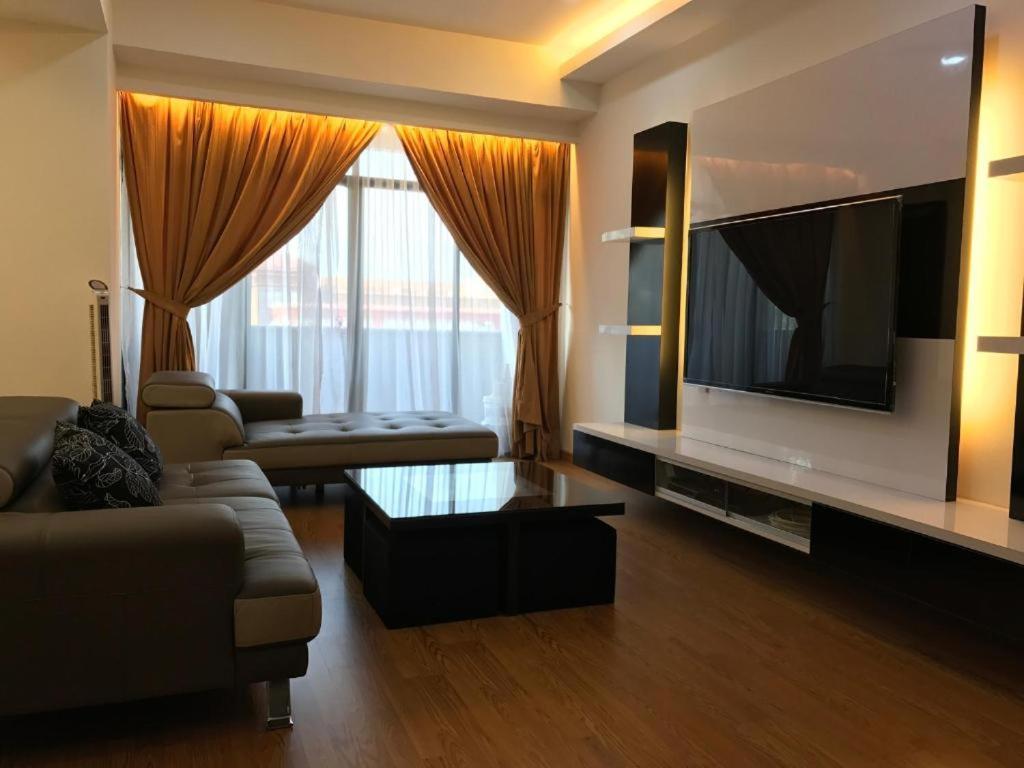 Alza Mahkota Hotel Melaka Экстерьер фото